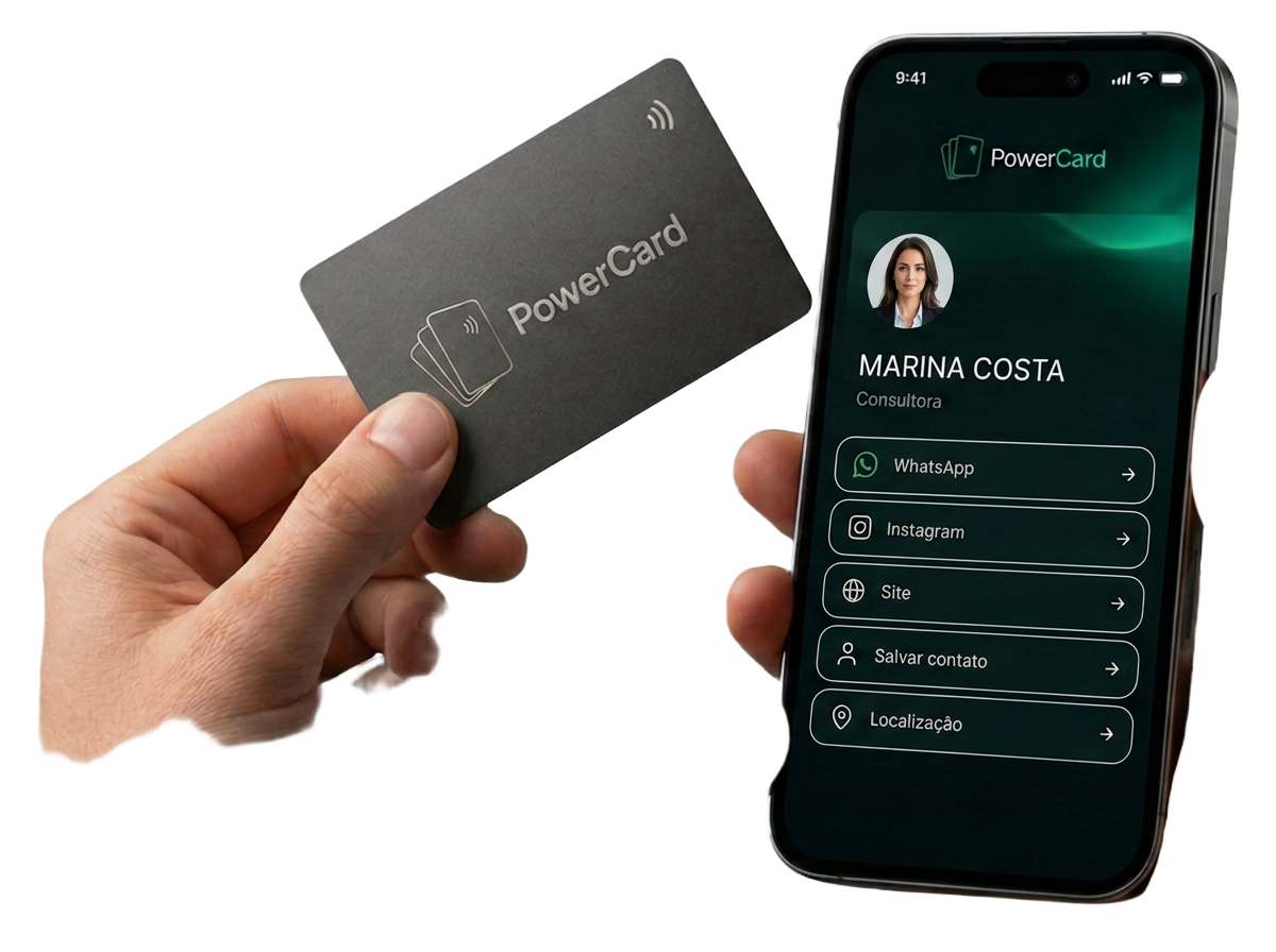 Cartão NFC PowerCard sendo aproximado de um celular com o cartão de visita digital aberto